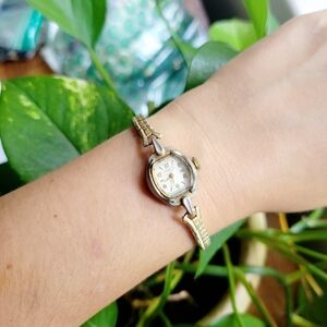 Vintage Hanover International 17 Jewels Dainty Gold & Silver Stretch Watch